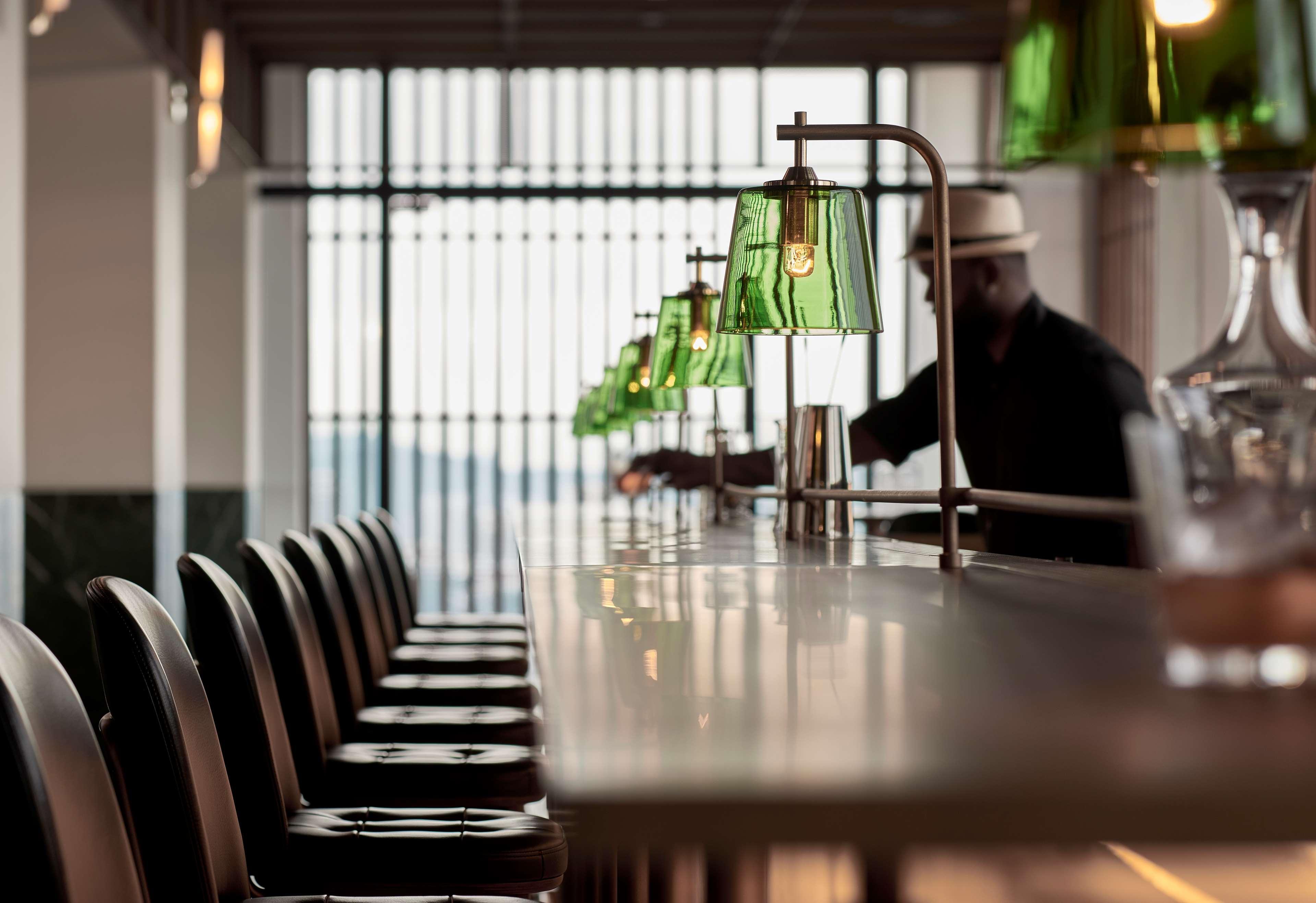 อลิลา บังซาร์ กัวลาลัมเปอร์ Hotel ภายนอก รูปภาพ The bar at the restaurant