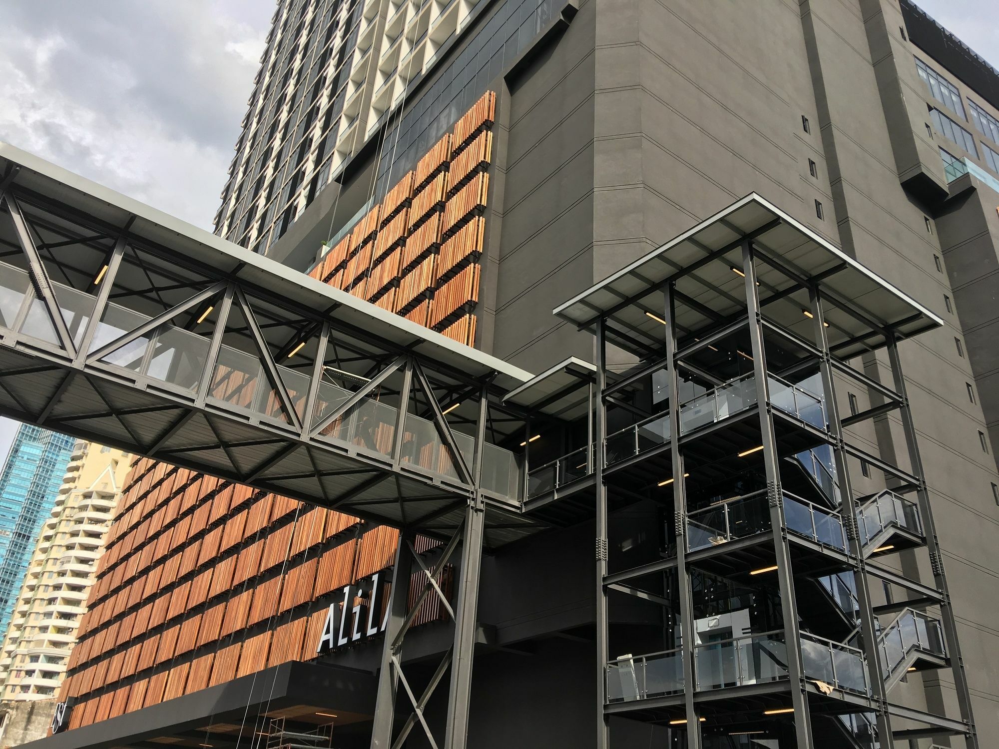 อลิลา บังซาร์ กัวลาลัมเปอร์ Hotel ภายนอก รูปภาพ The building's facade