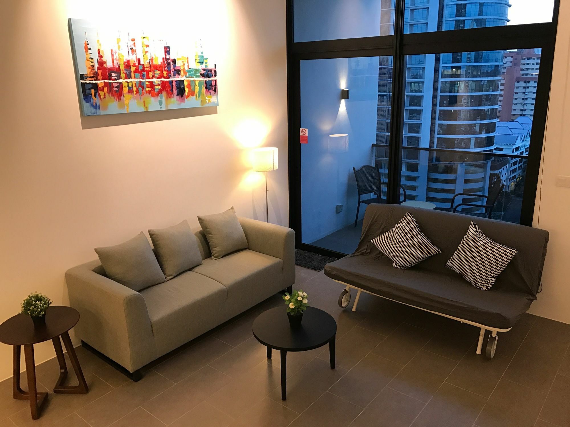 อลิลา บังซาร์ กัวลาลัมเปอร์ Hotel ภายนอก รูปภาพ A living room with a sofa bed