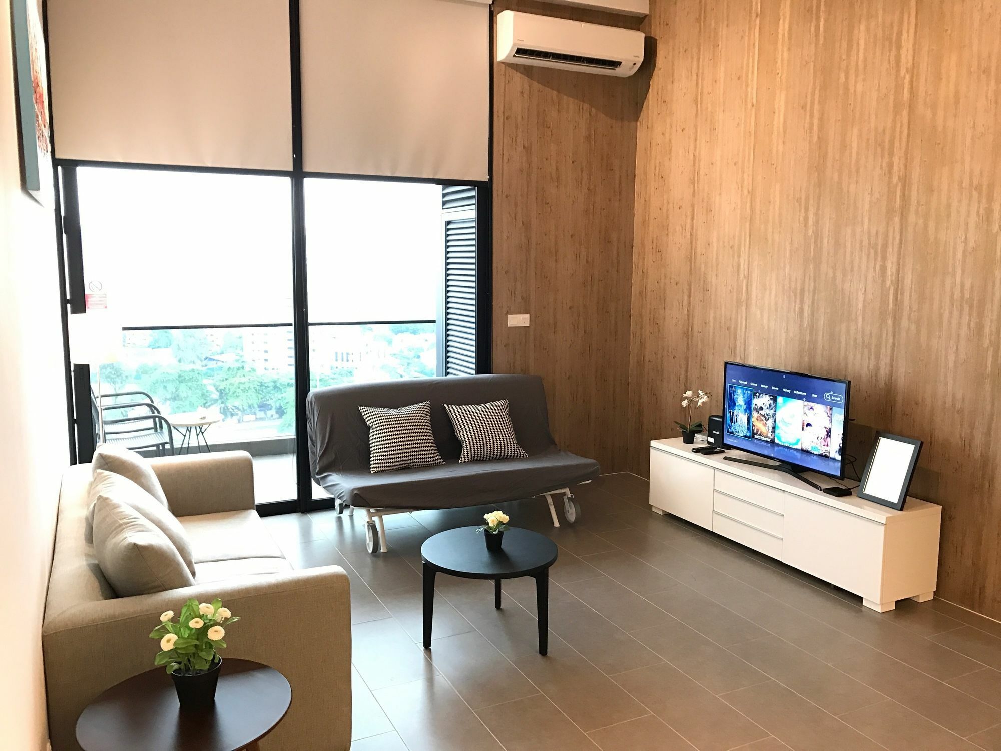 อลิลา บังซาร์ กัวลาลัมเปอร์ Hotel ภายนอก รูปภาพ A living room in a serviced apartment in Kuala Lumpur, Malaysia.