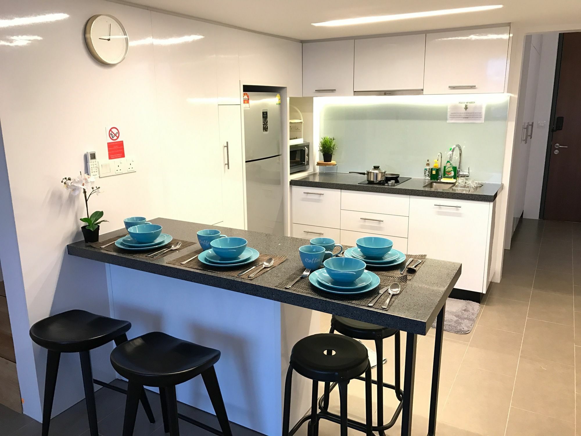 อลิลา บังซาร์ กัวลาลัมเปอร์ Hotel ภายนอก รูปภาพ A kitchen in a student apartment